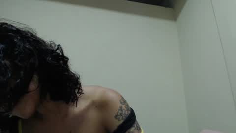 Snapshot of alinawoolf_ chatting on 05.20.26 Ali online show from 05.20.26