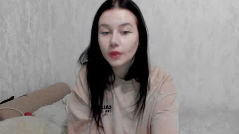 Aline Greeeen online show from 12.16.24