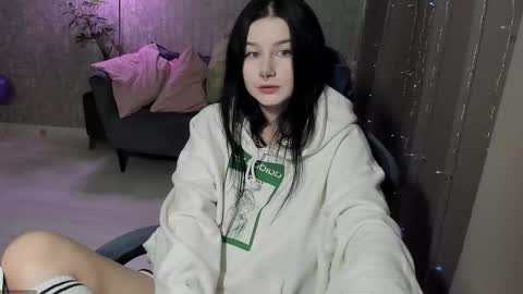 Snapshot of alinegreeeen chatting on 09.22.25 Aline Greeeen online show from 09.22.25