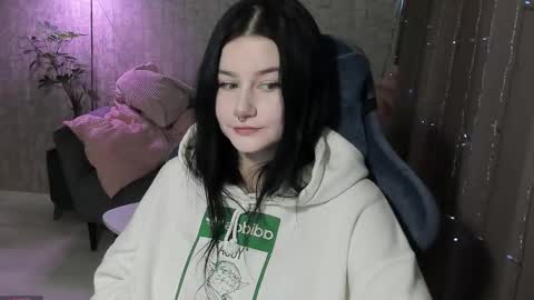 Snapshot of alinegreeeen chatting on 09.27.25 Aline Greeeen online show from 09.27.25