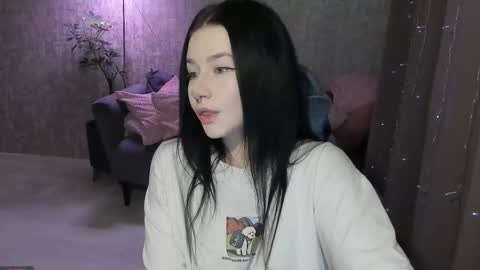 Snapshot of alinegreeeen chatting on 10.17.25 Aline Greeeen online show from 10.17.25