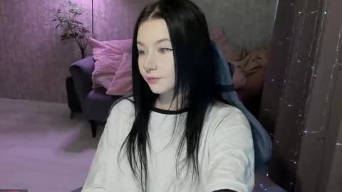 Snapshot of alinegreeeen chatting on 10.18.25 Aline Greeeen online show from 10.18.25