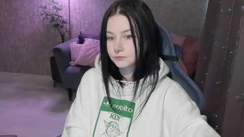 Snapshot of alinegreeeen chatting on 10.21.25 Aline Greeeen online show from 10.21.25