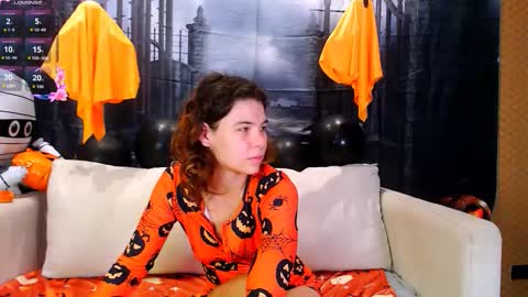 Alina and Pasha online show from 10.28.25