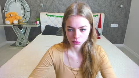 Snapshot of alisa_glamur chatting on 01.05.25 alisa_glamur online show from 01.05.25