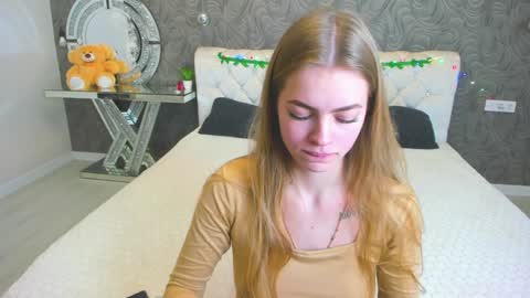 Snapshot of alisa_glamur chatting on 01.05.25 alisa_glamur online show from 01.05.25