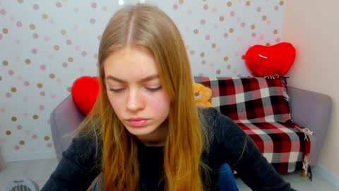 Snapshot of alisa_glamur chatting on 01.27.25 alisa_glamur online show from 01.27.25