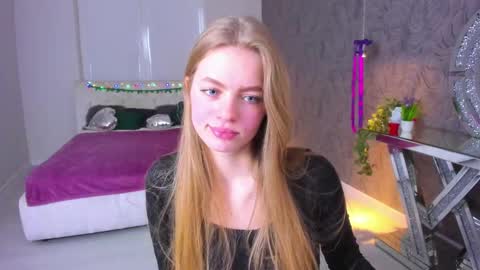 Snapshot of alisa_glamur chatting on 02.22.25 alisa_glamur online show from 02.22.25