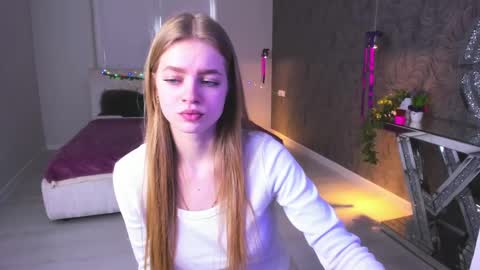 Snapshot of alisa_glamur chatting on 02.26.25 alisa_glamur online show from 02.26.25