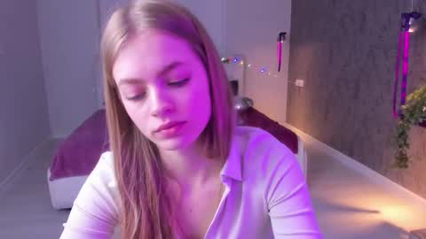 Snapshot of alisa_glamur chatting on 03.08.25 alisa_glamur online show from 03.08.25