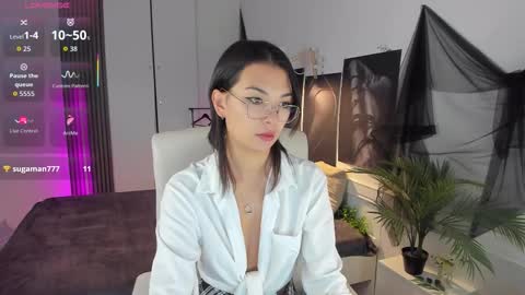 Snapshot of alisasian chatting on 09.28.25 Alice online show from 09.28.25