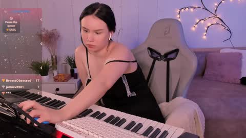 Snapshot of alisia_mars chatting on 01.15.25 Alisia online show from 01.15.25