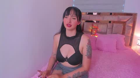 Snapshot of alisia_rose chatting on 01.29.25 Alice online show from 01.29.25