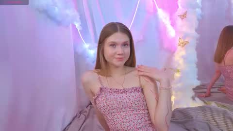 Snapshot of alisia_spinnet chatting on 10.10.25 Alisia online show from 10.10.25