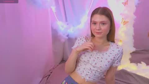 Snapshot of alisia_spinnet chatting on 10.13.25 Alisia online show from 10.13.25