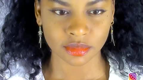 Snapshot of alison_ker chatting on 10.29.25 Sofias house online show from 10.29.25