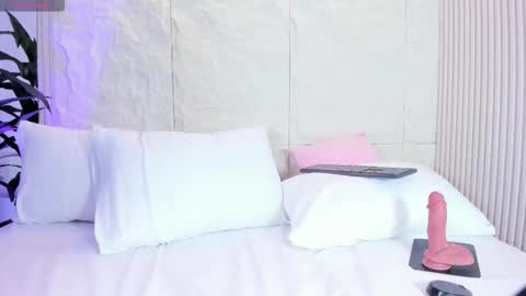 Snapshot of alisonbeckerr_ chatting on 10.03.25 Alison  online show from 10.03.25