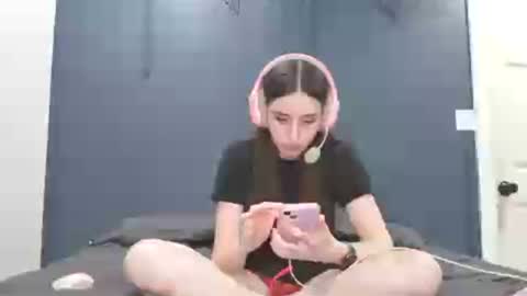 Alison Fields online show from 07.06.26