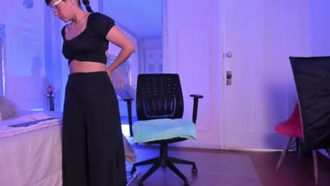 Alison Fishert online show from 12.11.24
