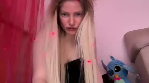 Snapshot of alisonlaurentis chatting on 09.13.25 Ecate online show from 09.13.25