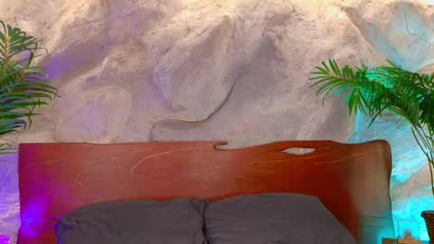 Alison Moon  online show from 04.08.26