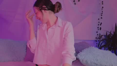 Mia online show from 09.15.25