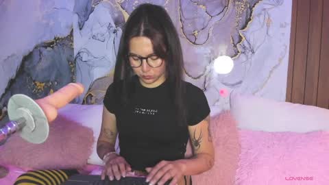 Mia online show from 03.30.26