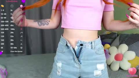 Snapshot of alissa_sexy chatting on 09.22.25 Aliss online show from 09.22.25