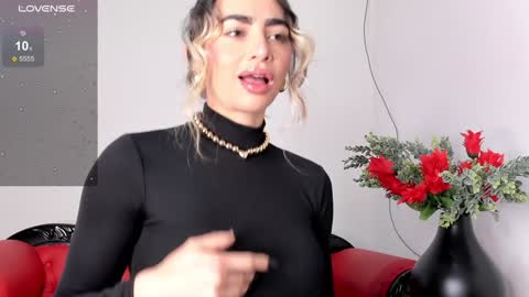 Snapshot of alissondomit chatting on 12.06.24 Alisson Domit online show from 12.06.24