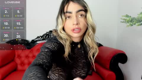 Snapshot of alissondomit chatting on 12.21.24 Alisson Domit online show from 12.21.24