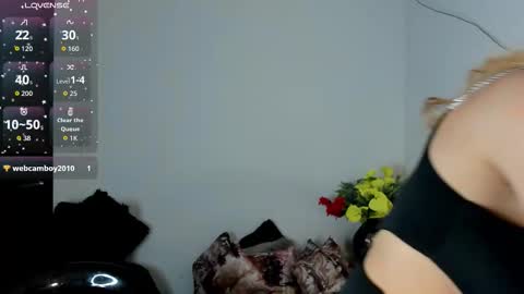 Snapshot of alissondomit chatting on 09.25.25 Alisson Domit  online show from 09.25.25