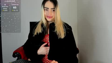 Snapshot of alissondomit chatting on 10.25.25 Alisson Domit  online show from 10.25.25