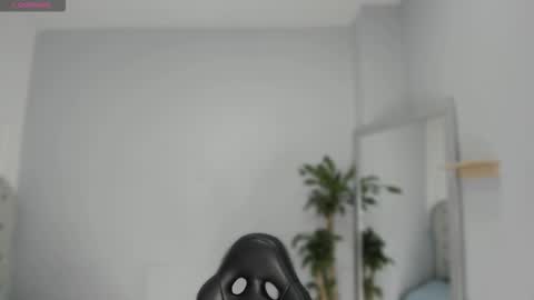 alix_18 online show from 09.14.25