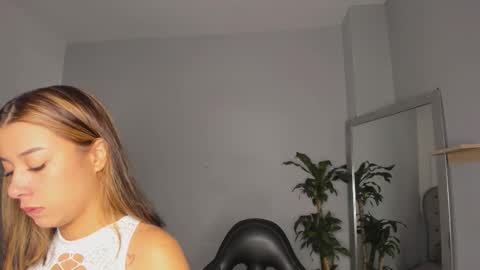 alix_18 online show from 09.27.25