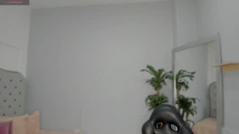 alix_18 online show from 10.03.25