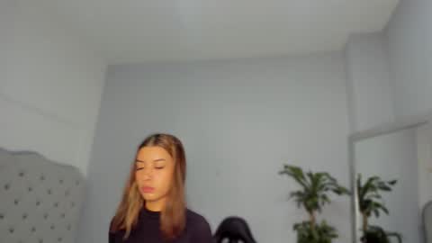 alix_18 online show from 10.14.25