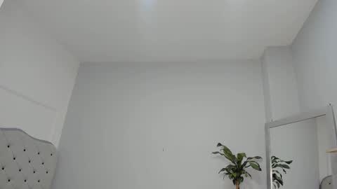 alix_18 online show from 10.20.25