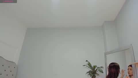 alix_18 online show from 10.28.25