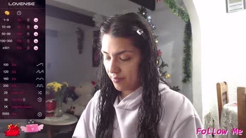 Snapshot of alix_beltran chatting on 12.30.24 Alix online show from 12.30.24