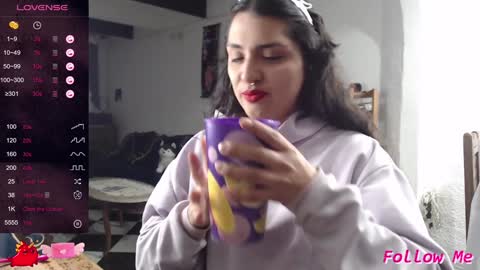 Snapshot of alix_beltran chatting on 02.05.25 Alix online show from 02.05.25