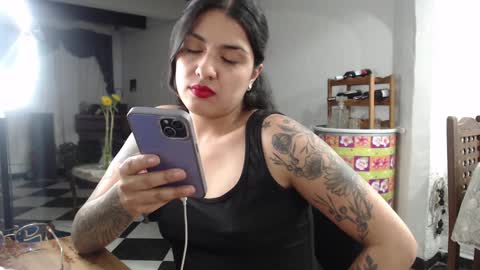 Snapshot of alix_beltran chatting on 02.08.25 Alix online show from 02.08.25