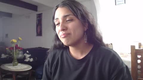 Snapshot of alix_beltran chatting on 02.10.25 Alix online show from 02.10.25