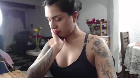 Snapshot of alix_beltran chatting on 02.10.25 Alix online show from 02.10.25