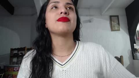 Snapshot of alix_beltran chatting on 03.04.25 Alix online show from 03.04.25