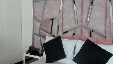 Snapshot of alixmartin1 chatting on 09.25.25 alix online show from 09.25.25