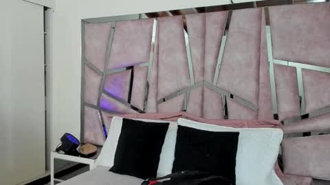 Snapshot of alixmartin1 chatting on 10.03.25 alix online show from 10.03.25