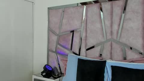 Snapshot of alixmartin1 chatting on 10.15.25 alix online show from 10.15.25