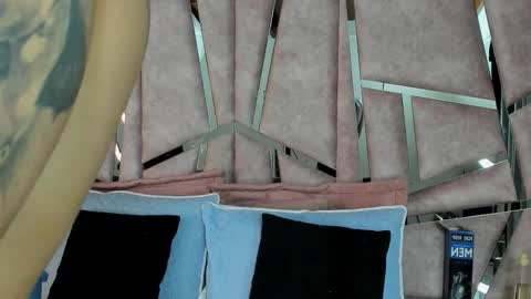 Snapshot of alixmartin1 chatting on 10.18.25 alix online show from 10.18.25