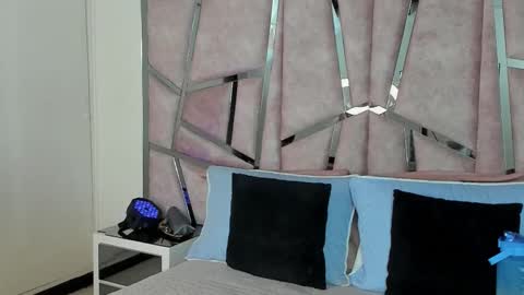 Snapshot of alixmartin1 chatting on 10.23.25 alix online show from 10.23.25