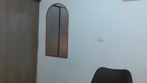 Snapshot of alixmartin1 chatting on 11.05.25 alix online show from 11.05.25